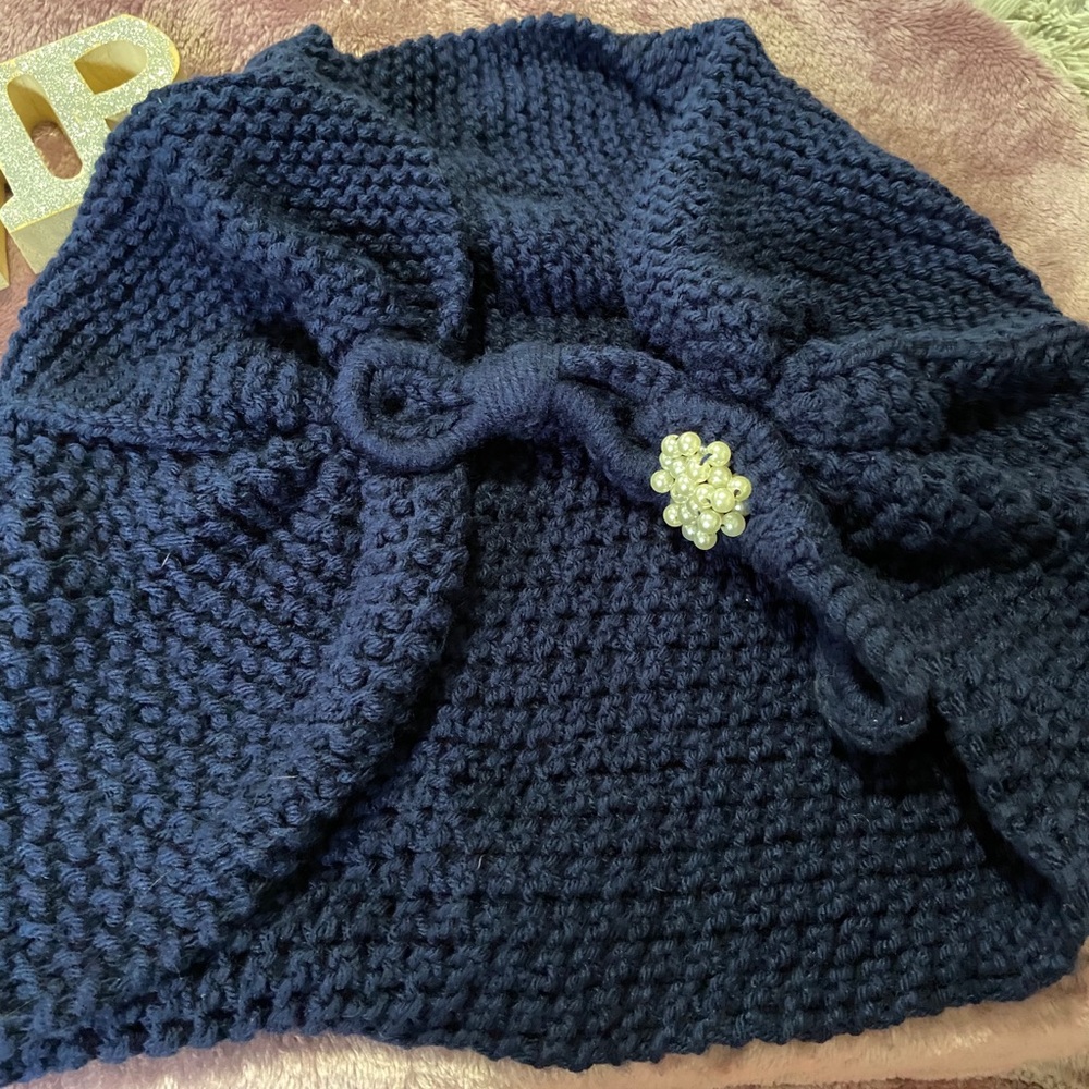 Custom shrug with pearl closure